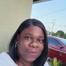 Shari White's Instagram, Twitter & Facebook