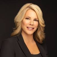 Amanda Lohmann's Instagram, Twitter & Facebook