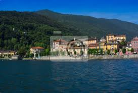 Auf den höhen von verbania, 15 minuten vom see entfernt, eine kleine stadt, die. Blick Auf Die Altstadtpromenade Von Cannobio Lago Maggiore Leinwandbilder Bilder Gebirgskette Tour Tourismus Cannobio Myloview De