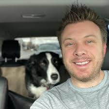 Lindsay Croft's Instagram, Twitter & Facebook