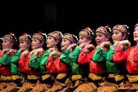 Tari kecak (bali) sumber gambar: Gambar Tari Saman Pola Lantai Visitbandaaceh Com