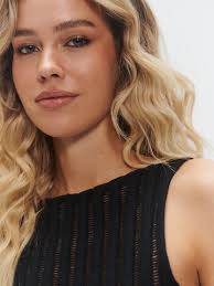 millane Vyšívaný top 'Nina' vo farbe Čierna