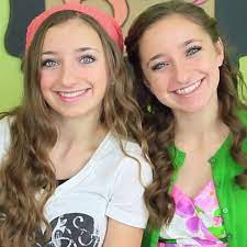 Hey I M Brooklyn Left And I M Bailey We Re Twins But We Have A Brother And We Re Triplets We Re 16 And Single Brook I Love To Model Write Make Videos Cabello
