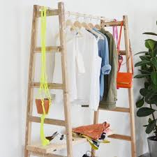 Rangements Diy 14 Idees Pour Fabriquer Un Portant A Vetements Diy Rangement Fabriquer Dressing Rangement Vetement