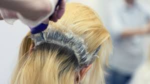 Bleaching the hair involves using chemicals to strip the hair of its melanin so it appears lighter in the chemical process inside your hair fiber breaks a number of the structural protein bonds leaving. Bleaching Retouch And Hair Breakage Hair Might Break Off When You Bleach Re Growth And Overlap