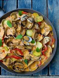 Venusmuscheln Baden In Einem Leicht Scharfen Sosschen Und Bringen Den Sommer Zuruck Auf Den Teller Venusmuscheln Abendessen Rezepte Muscheln Rezept