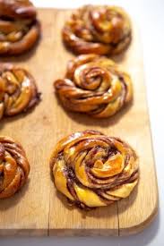 Brioches Roulees A La Cannelle Kanelbullar Recette Brioche A La Cannelle Roules A La Cannelle Recette