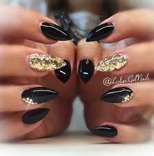 Prom Black And Gold Acrylic Nails Pin By Rebecca Sanders On Nailtopia Black Gold Nails Gold Acrylic Nails Gold Nails