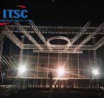 ‫دعامات إضاءة مربعة من الألومنيوم مقاس 18 × 6 م لهيكل سقف ...‬‎