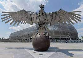Ez pontosan az a helyzet, amikor az ember a fejére csap, hogy miért nem neki jutott eszébe. Impozans Latvany Fogadja Aki A Stadionhoz Erkezik Szoke Gabor Miklos Fradi Sas Nevet Viselo Szobra Europa Legnagyobb M Statue Sculptures Statues Sculptures