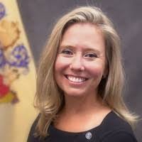 Elizabeth Dragon's Instagram, Twitter & Facebook