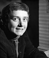 Порочная связь: лесбийский клуб и черная комедия «Убийство сестры Джордж»