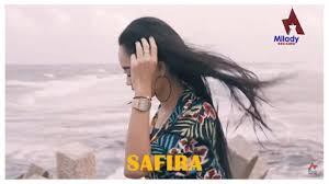 Adakah kau lupa kita pernah berjaya adakah kau lupa kita pernah berkuasa memayungi dua pertiga dunia merentas benua melayari samudera keimanan juga ketaqwaan rahsia mereka capai kejayaan. Lirik Lagu Dan Kunci Chord Gitar Ku Puja Puja Safira Inema Sengaja Kah Kau Kirimkan Undangan Tribun Wow