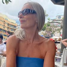 Loved this ! Didn't want it to end .. would make a great film 🪲🌴