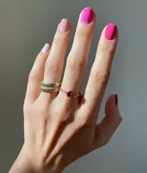 Vedi la nostra dark nail selezione dei migliori articoli speciali o personalizzati, fatti a mano dai nostri materiali hai navigato fino a qui per trovare informazioni su dark nail? 49 Different Colored Nails Mismatched Nail Ideas For 2021 Glamour