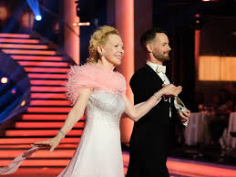 Darüber hinaus ist sunnyi melles häufig im film zu sehen, ua. Dancing Stars Sunnyi Melles Musste Die Show Verlassen Sn At