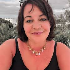 Hollie Munn's Instagram, Twitter & Facebook