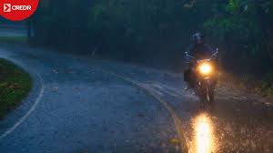 Here are some useful tips on how to ride your motorcycle during rain. Discover The Fun Of Riding A Bike In The Rain Credr Blog Latest News Updates On Used Bikes Scooters
