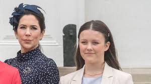 Zu ihrem ehrentag wurde dieses neue foto veröffentlicht, es wurde von ihrer mutter aufgenommen. Video Prinzessin Isabella Patzt Ihre Mama Prinzessin Mary An Gala De