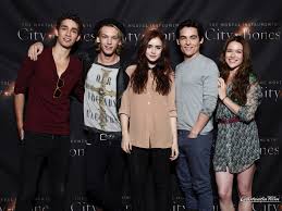 Read common sense media's the mortal instruments: Erstes Fotoshooting The Mortal Instruments City Of Bones Chroniken Der Unterwelt Ab 29 August 2013 Im K Chroniken Der Unterwelt City Of Bones Unterwelt