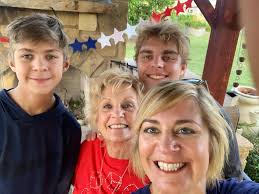 Happy Happy Happy Birthday to my beautiful Mama aka Nana, Nonnie, Dolly  Mama! I don't know how I got so lucky to have a mom like Dolly Dameron. She  is kind, she