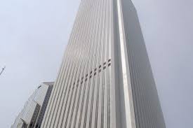 It's got an entrance door up on the top floor with a regular center opening. Glass Elevators On Outside Of Aon Center Will Take Visitors To New Viewing Deck Chicago Sun Times