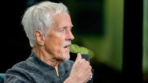 Michael Apted: TV documentary pioneer and film-maker dies aged 79