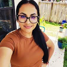 Ser papá no es salir en la foto. Es salir cada día a buscar el pan. Es  dejarse el último pedazo. Es mentirle al hambre diciendo: “yo ya comí”. Es  trabajar más