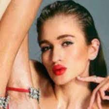 Debra Archambault's Instagram, Twitter & Facebook