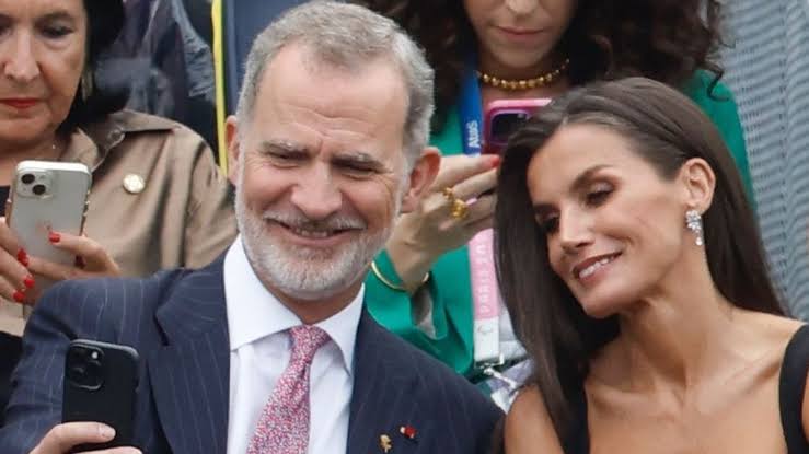 Letizia y Felipe VI comparten el resultado final de su espontáneo selfie en  los JJOO: la foto