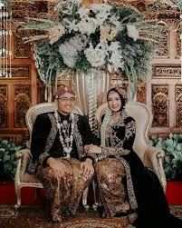 Artikel ini berisi 37+ foto wedding dengan baju pengantin adat jawa muslimah hijab modern wedding kk elisa+iqbal di gedung aula asrama haji temanggung jawa tengah. Paling Baru Baju Nikah Hijab Adat Jawa Lamaz Morradean