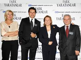 Güler sabancı (14 ağustos 1955, adana), türk iş insanı, sabancı ailesi'nin üçüncü nesil üyesi ve sabancı holding'in yönetim kurulu başkanı ve murahhas üyesi. Guler Sabanci Uludag Sozluk