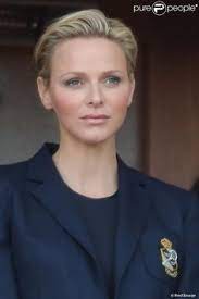 Contrairement à kate middleton ou letizia d'espagne, charlène de monaco, qui a rendu hommage aux victimes des attentats de paris ce 16 novembre, privilégie les coupes de cheveux courtes. 500 Princess Charlene Of Monaco Ideas Princess Charlene Charlene Of Monaco Monaco