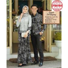 Inspirasi model baju untuk tunangan dan lamaran modern 2020 yang couple ini bisa jadi contoh bagi pasangan kekasih yang. Baju Couple Kebaya Baju Kebaya Modern Baju Tunangan Baju Kondangan Couple Baju Batik Shopee Indonesia