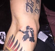 Capitán del real madrid c.f y de la selección española de fútbol. Real Madrid Defender Sergio Ramos Shows Off Michael Jackson Tattoo Daily Mail Online