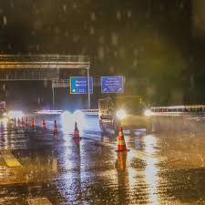 Im nordwesten, an den alpen einzelne gewitter. Wetter In Heidelberg Mannheim Ludwigshafen Baum Sturzt Bei Sturm Auf A6 Region
