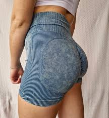 SHORT SEAMLESS EFECTO PUSH UP PRE WASH 💙 Color azul disponible talle L/XL  (abarca S/M)