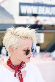 20 Photos That Prove Glitter Roots Is The Official Hairstyle Of Festival Season Glitter Roots Official Hairstyle Short Hair Styles
