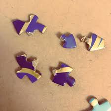 Jonathan adler has a new home collection with amazon. I Ve Been Working On The Jonathan Adler Lips Puzzle For Weeks And My Kid Did This Today Jigsawpuzzles