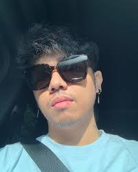 Carlo Santos's Instagram, Twitter & Facebook