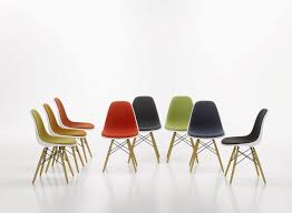 Darunter das ehepaar charles und ray eames. Eames Plastic Side Chair Dsw Stuhl Vollpolster Vitra Vitra 44030700