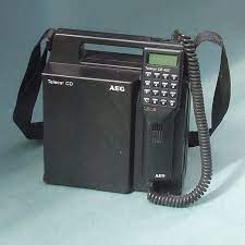 Astfel, am aflat cine a inventat telefonul, dar dispozitivul de comunicare modern este foarte diferit de primul. Cine A Creat Primul Telefon Mobil È™i Cum ArÄƒta Acesta Martin Cooper Omul Care A RevoluÈ›ionat Domeniul TelecomunicaÈ›iilor Life Ro
