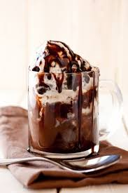 6 Recettes De Sucreries Rapides A Faire Au Micro Ondes Nightlife Ca Microwave Brownie Mug Desserts Mug Recipes