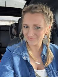 Started my day feeling so blah and tired. When I finally got ready for work  I felt so much better!! Hair and makeup 👌🏻 👌🏻 It's all about the way it  makes