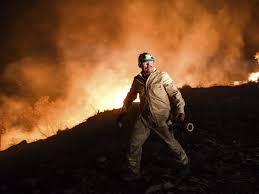 The fire spread to houses. B9ysttywjrpvsm