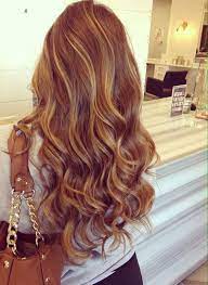 karmelowy blond z miodowymi pasemkami hair styles brown blonde hair hairstyle