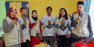 Terkadang para guru tidak dibayar sepadan dengan nilai mereka. Guru Garis Depan Menyapa Lebaran Tanpa Mudik Fandy Ntt Laboratorium Toleransi Terbesar Di Tanah Air Aksinews