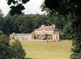 Princess Anne S Gatcombe Park Estate Is Absolutely Stunning Princess Anne Beautiful Places To Live Royal Residence