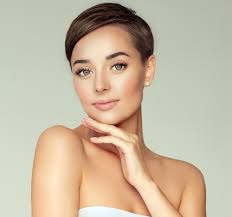 This hairstyles for long thin faces and thin hair is well suited to cover up not just thin face but also make the hair appear nicer and thicker. Short Hairstyles For Long Faces That You Should Do