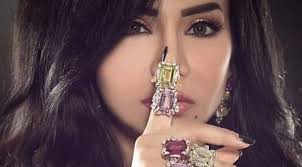 صور لجين عمران اثناء احتفالها مع مجوهرات داماس انستقرام الوطن نيوز Earrings Diamond Diamond Earrings